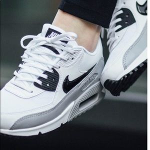 Women’s Sneakers